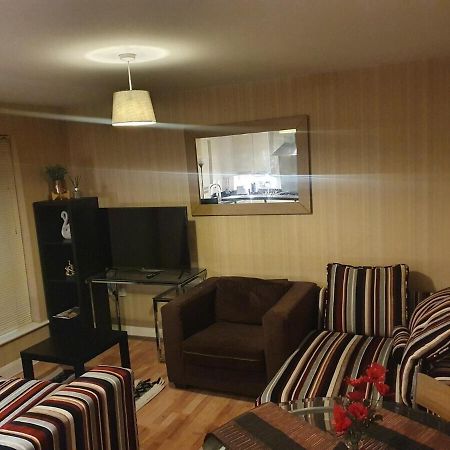 Two Bedroom Apartment, Free Parking, Close To Uclan And Free Wifi เพรสตัน ภายนอก รูปภาพ
