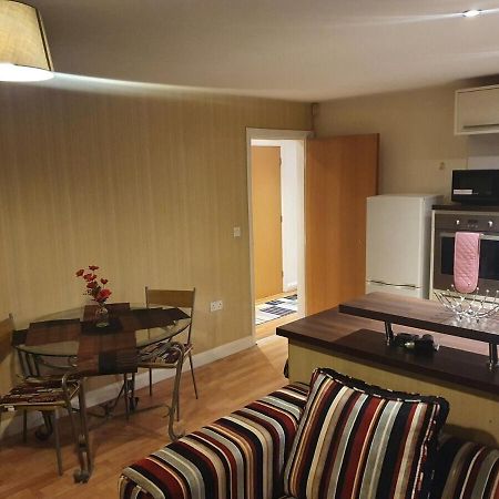 Two Bedroom Apartment, Free Parking, Close To Uclan And Free Wifi เพรสตัน ภายนอก รูปภาพ