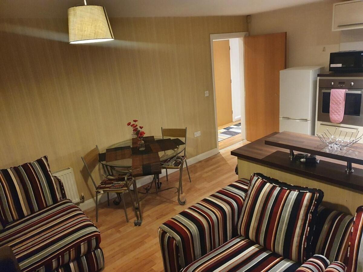 Two Bedroom Apartment, Free Parking, Close To Uclan And Free Wifi เพรสตัน ภายนอก รูปภาพ
