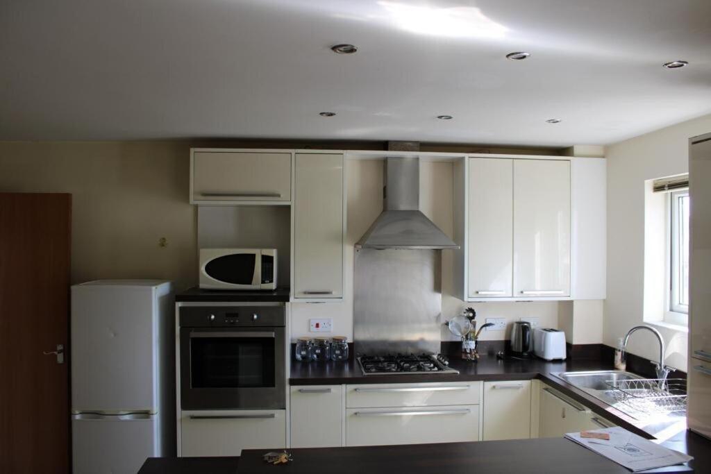 Two Bedroom Apartment, Free Parking, Close To Uclan And Free Wifi เพรสตัน ภายนอก รูปภาพ