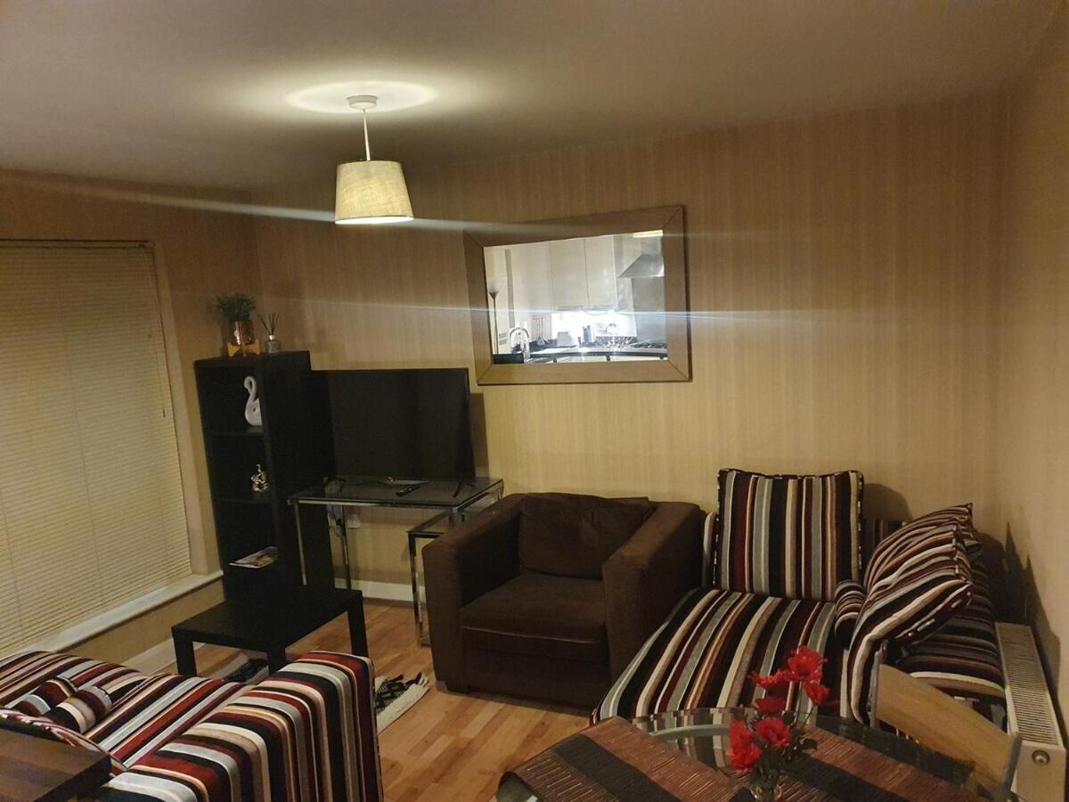 Two Bedroom Apartment, Free Parking, Close To Uclan And Free Wifi เพรสตัน ภายนอก รูปภาพ
