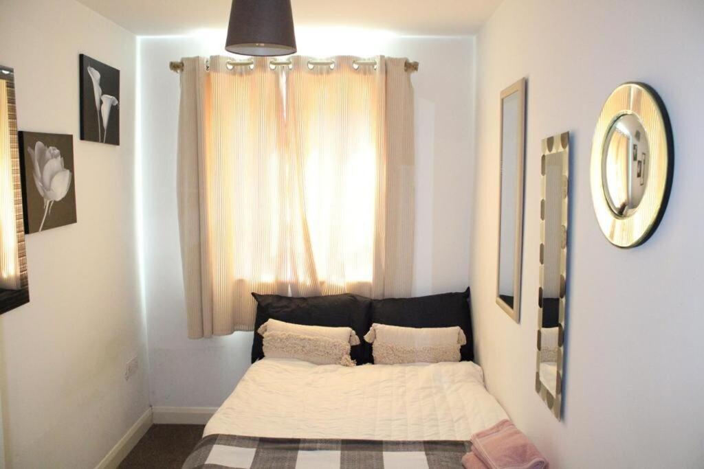 Two Bedroom Apartment, Free Parking, Close To Uclan And Free Wifi เพรสตัน ภายนอก รูปภาพ