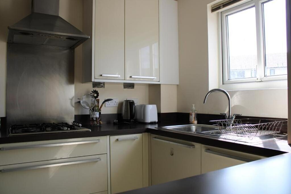 Two Bedroom Apartment, Free Parking, Close To Uclan And Free Wifi เพรสตัน ภายนอก รูปภาพ