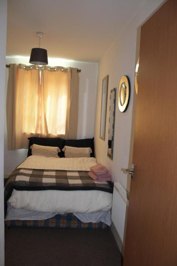Two Bedroom Apartment, Free Parking, Close To Uclan And Free Wifi เพรสตัน ภายนอก รูปภาพ