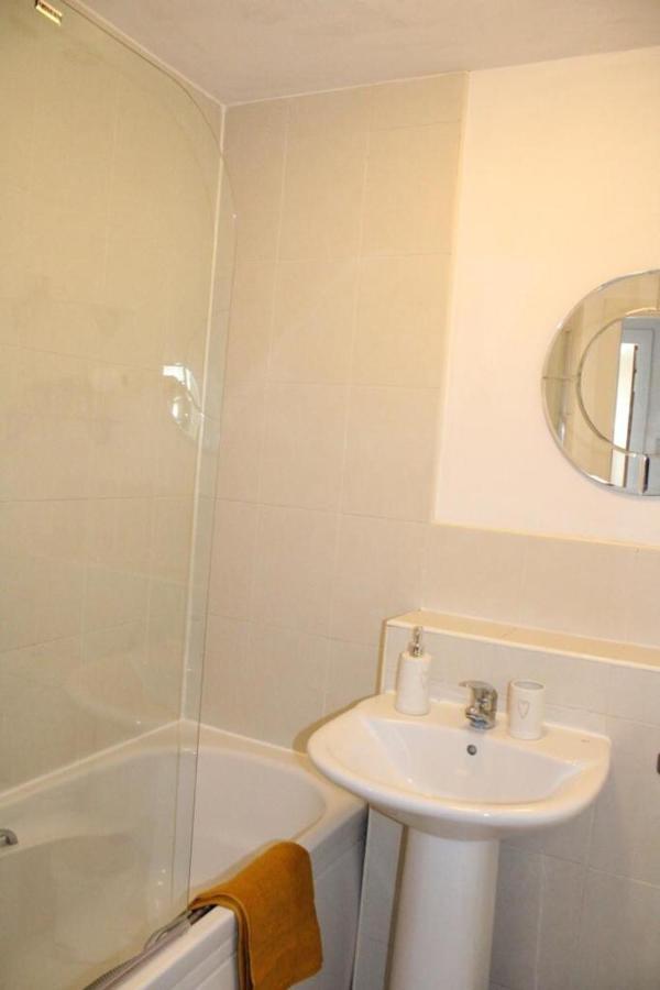 Two Bedroom Apartment, Free Parking, Close To Uclan And Free Wifi เพรสตัน ภายนอก รูปภาพ