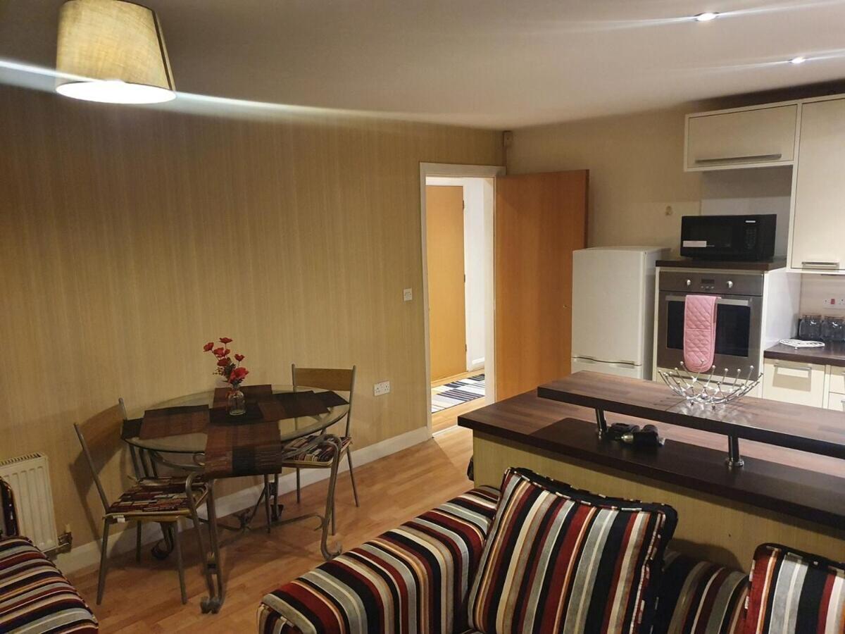 Two Bedroom Apartment, Free Parking, Close To Uclan And Free Wifi เพรสตัน ภายนอก รูปภาพ